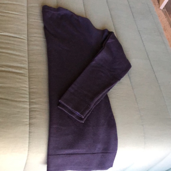 Like new, deep navy blue sweater - Picture 3 of 4